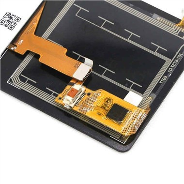 1,54-tolline puutetundlik LCD-ekraan